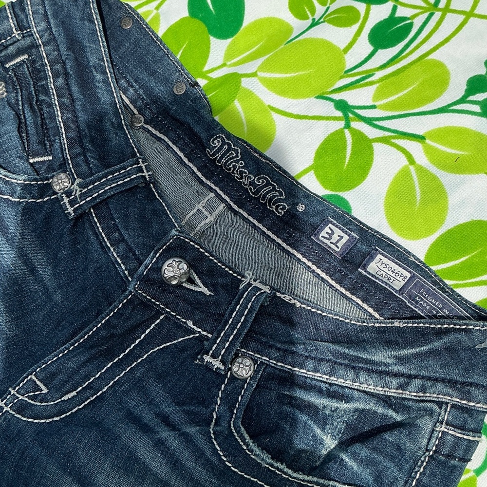 Miss Me Dark Indigo Cropped Capri Jeans Size 31 - Picture 2 of 12
